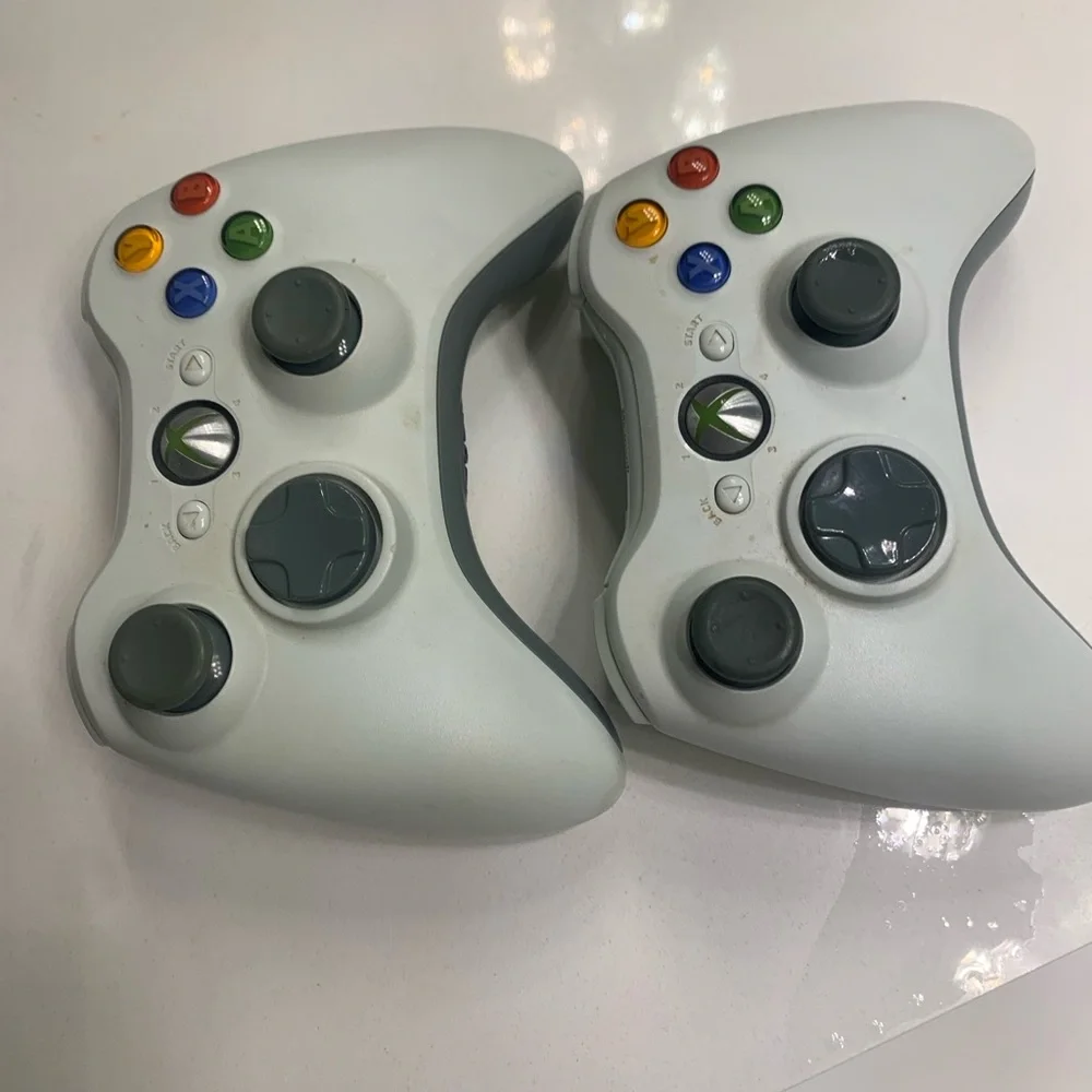 Official Microsoft Xbox 360 White 2 PreOwned Controllers! Authentic! thrifted.